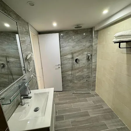 Park Tirana Hotel 3*