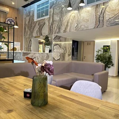 Park Tirana Hotell 3*