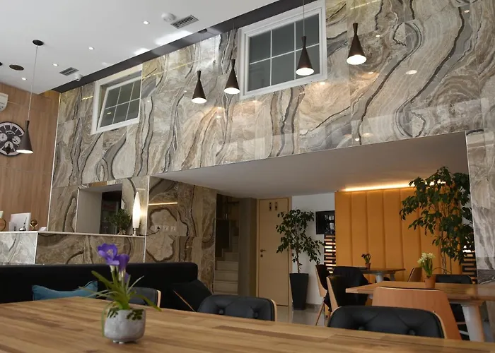 Park Tirana Hotel 3*