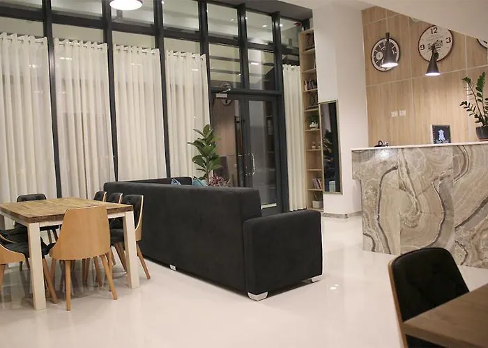 Hotel Park Tirana 3*