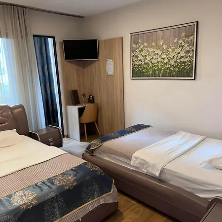 Park Tirana 호텔 3*