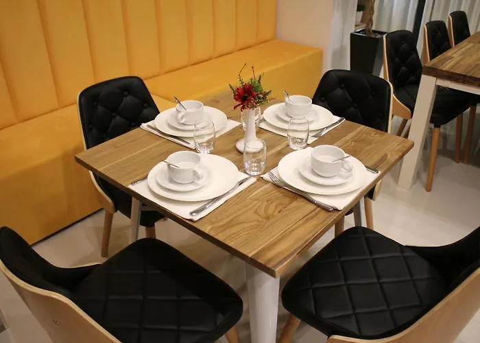 فندق Park Tirana 3*
