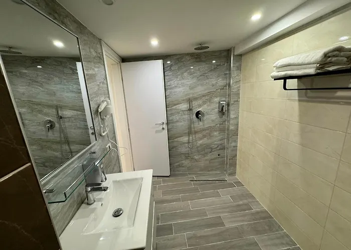 Park Tirana Hotell 3*