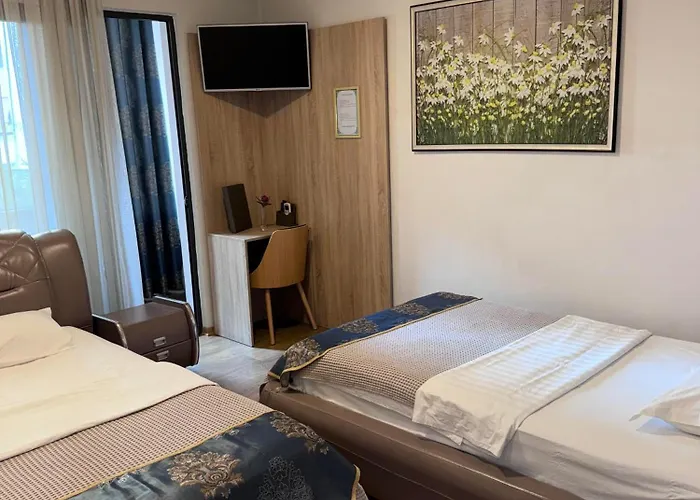 Park Tirana Hotell 3*