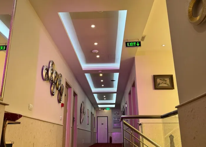 Park Tirana 3* Yzberishti